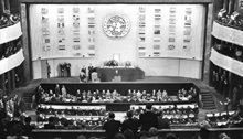 Op 10 december 1948 kwamen afgevaardigden van de Verenigde Naties uit de hele wereld bijeen om De Universele Verklaring van de Rechten van de Mens officieel aan te nemen.